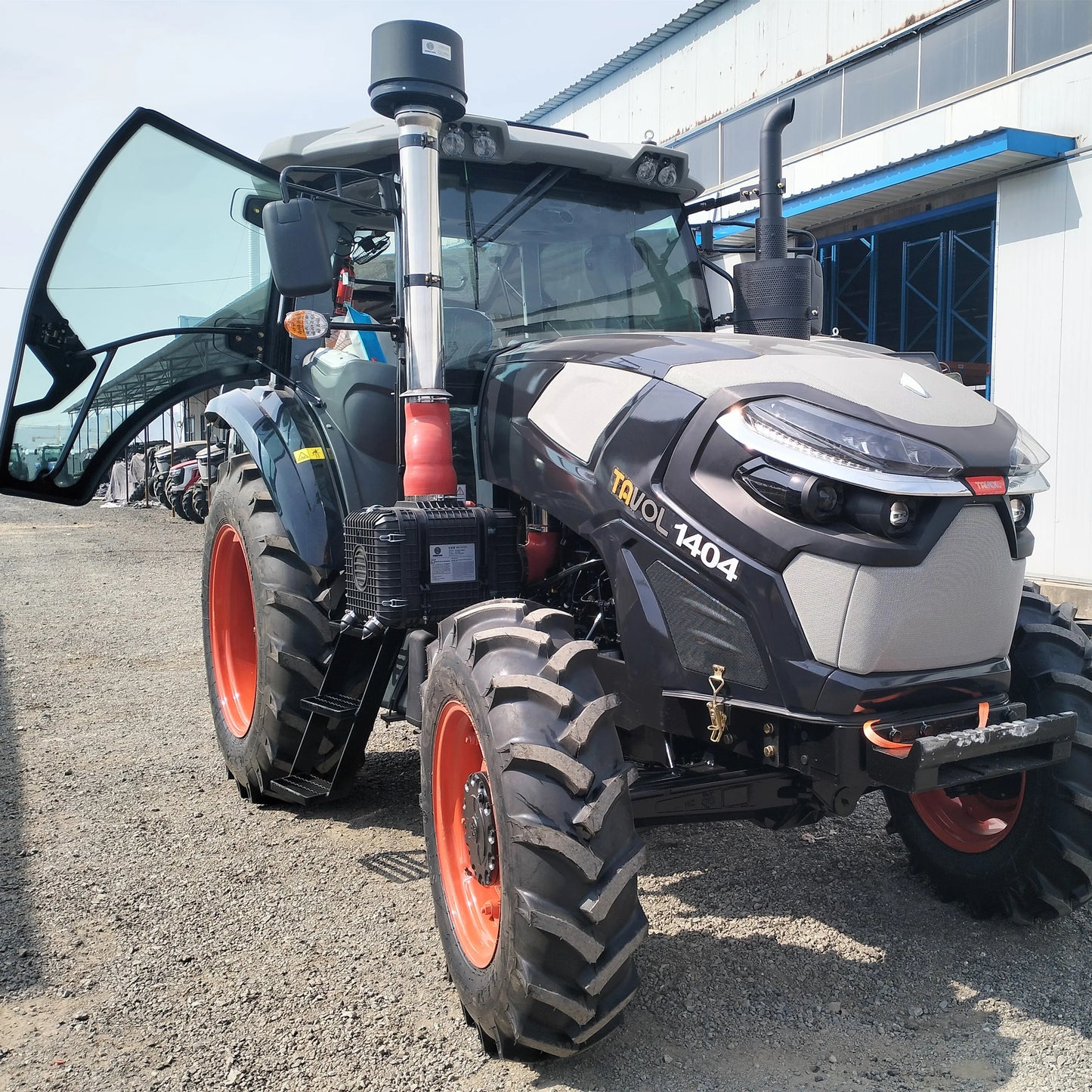Tavol farming equipment 1304 wd 130hp tractor agricolo in Bulgaria
