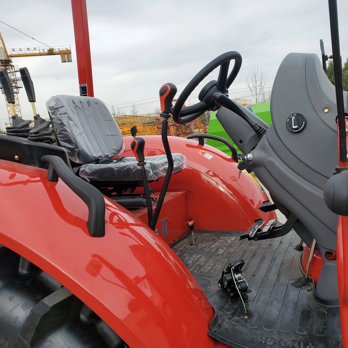 LIANGYI Hot Sale Factory Direct Price 80hp 90hp 100hp Four Wheel Farm Tractor