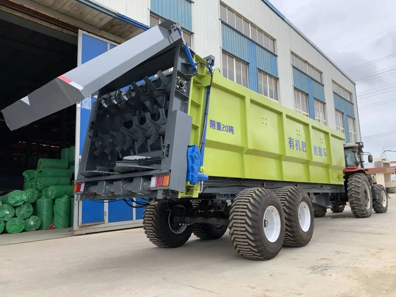 2022 factory sell Livestock manure organic fertilizer treatment equipment Dry manure spreader