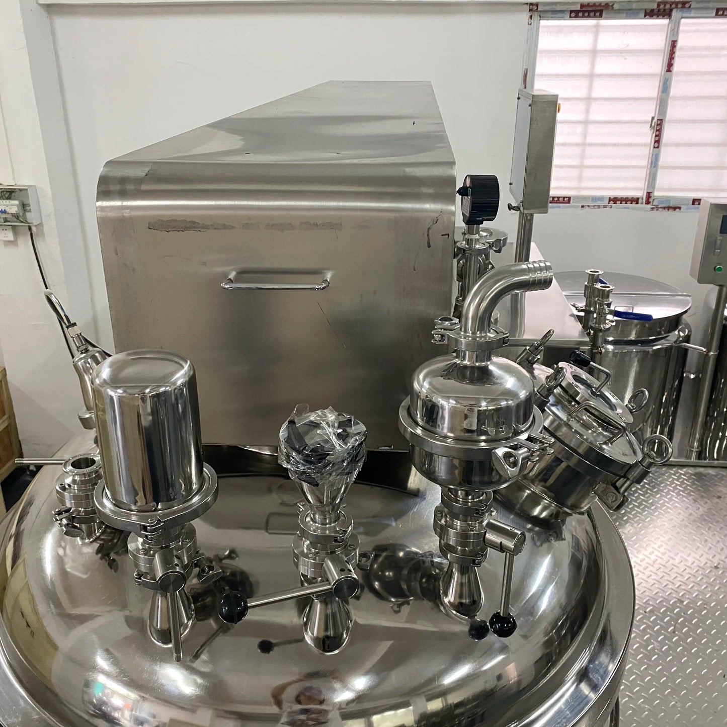 mayonnaise making machine 500 liter 1000 litre mixing tank cream homogenicer hydraulic lifting vacuum homogenizer blender for f
