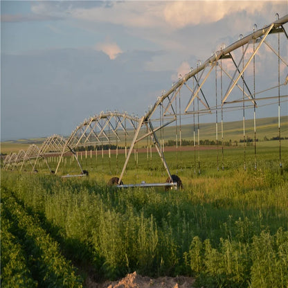 Morden agricultural machinery irrigation systems and center pivot watering equipment for farmland.