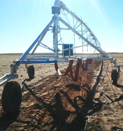 Morden agricultural machinery irrigation systems and center pivot watering equipment for farmland.