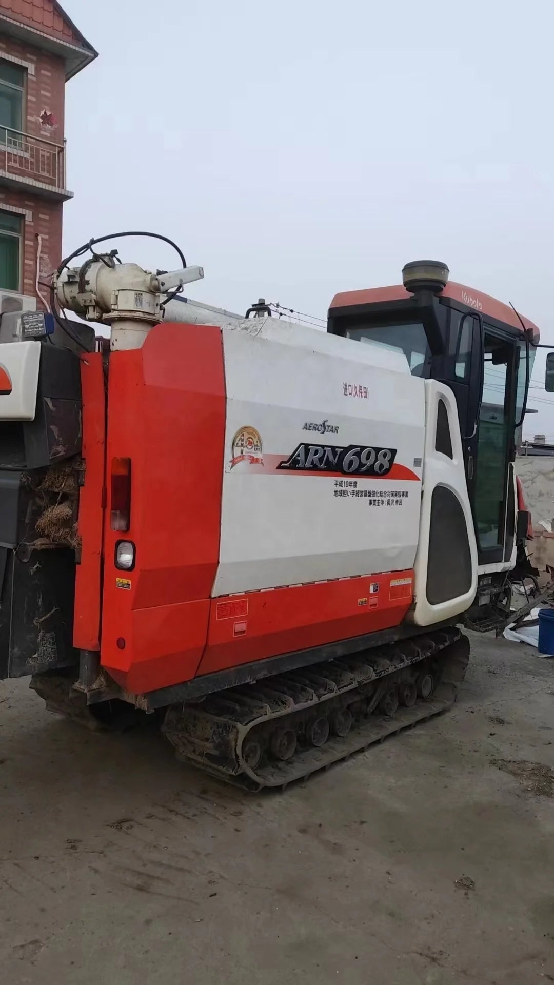 Kubota harvester machine arn698 er587 used combine harvester