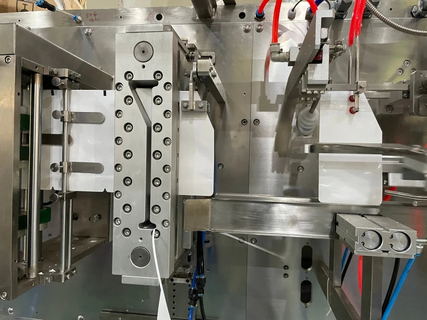 Automatic Horizontal Powder Liquid Paste Doypack Forming Filling Sealing Packing Machine wiht Spout
