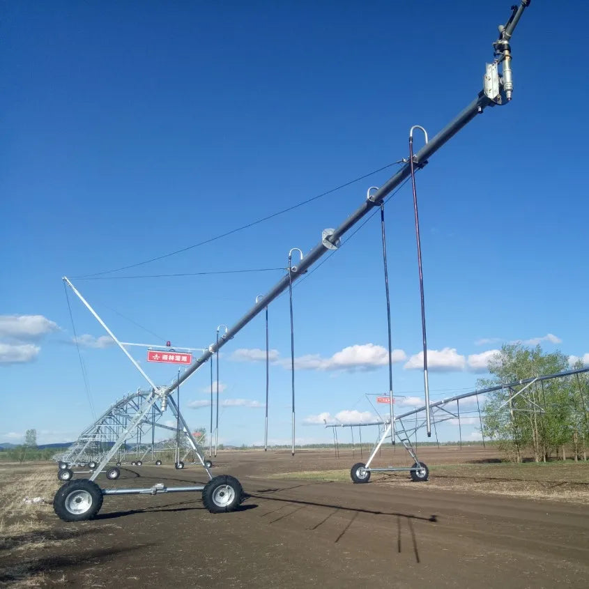 Morden agricultural machinery irrigation systems and center pivot watering equipment for farmland.