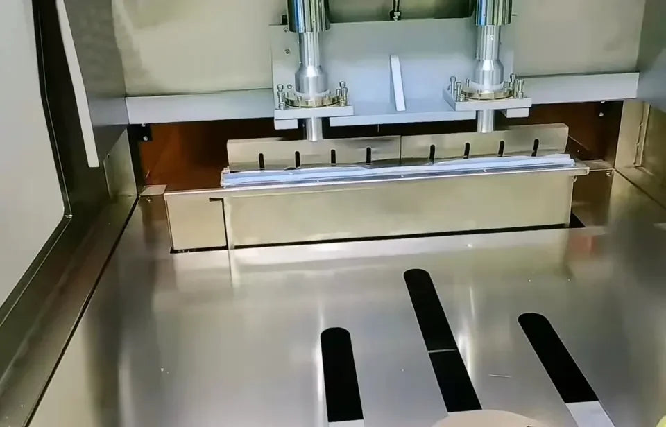 Commercial Automatic Frozen Ice Cream Cake Cutter Ultrasonic Food Cutting for Triangular Machine